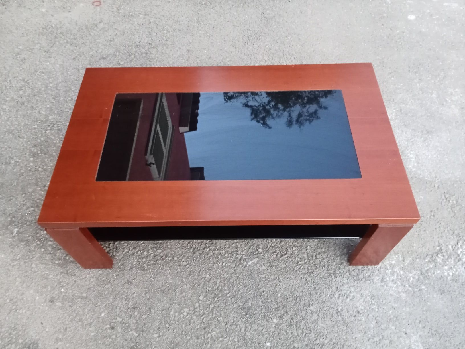 Mesa em excelente estado.