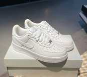 Buty meskie Mokasyny Nike_Air_Force_1_LowWhite_R.37.5