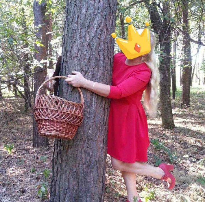 Продам красные платья