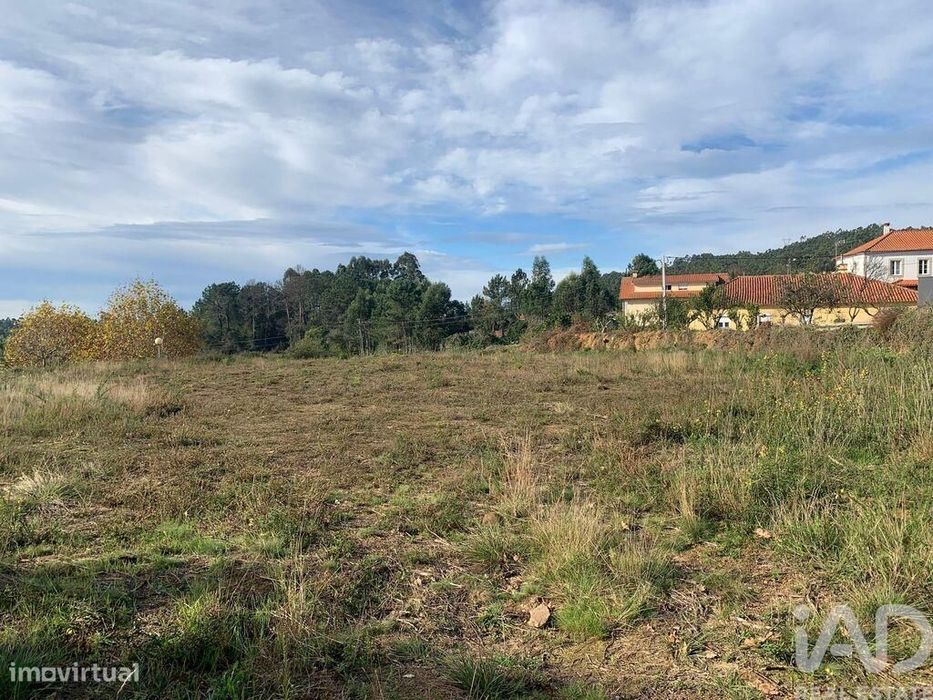 Terreno em Mujães de 161,00 m2