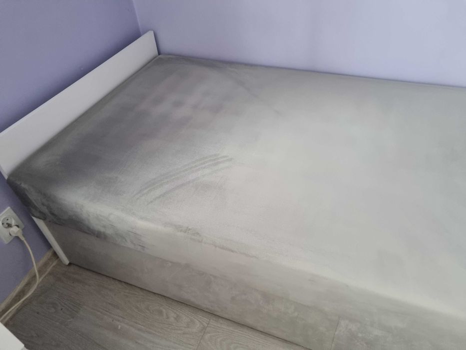 Tapczan jednoosobowy z podwyższoną skrzynią