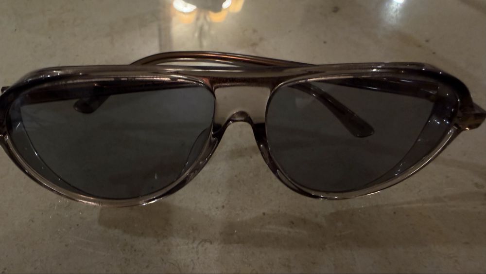 Óculos de Sol Tom Ford – acetato translúcido fumado | lentes cinza