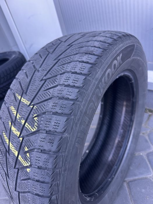 Продам зимню резину, 215 60 р 16, була на тойоті кемрі 55