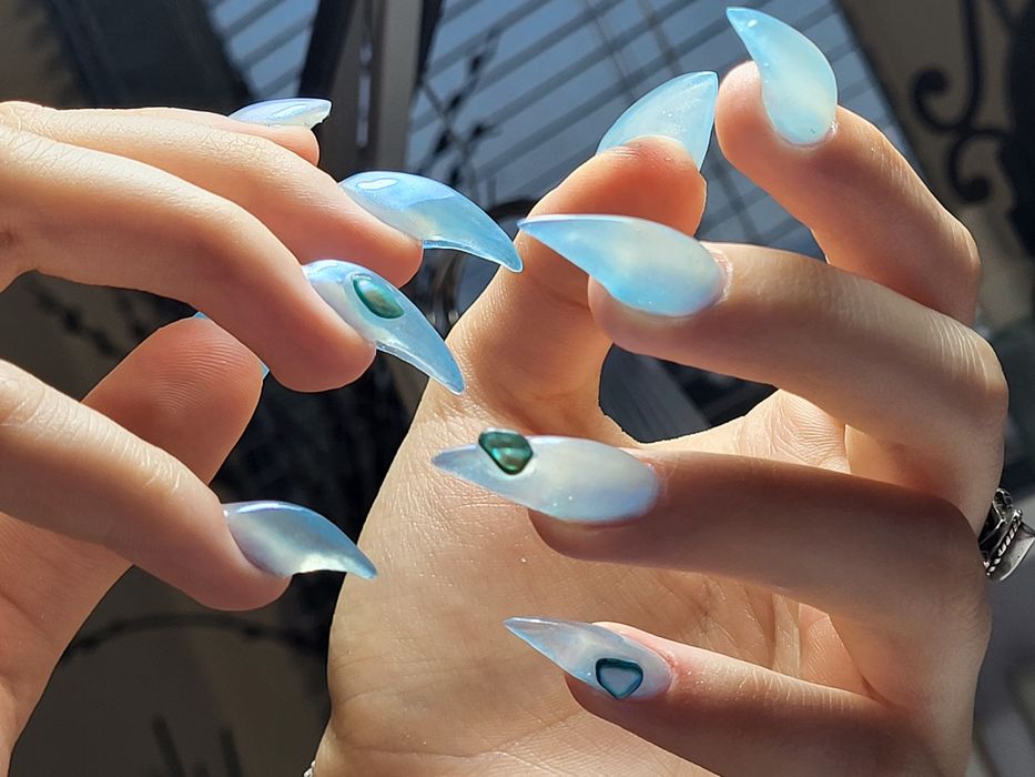 Манікюр з укріпленням. Нарощування нігтів. Викладний френч