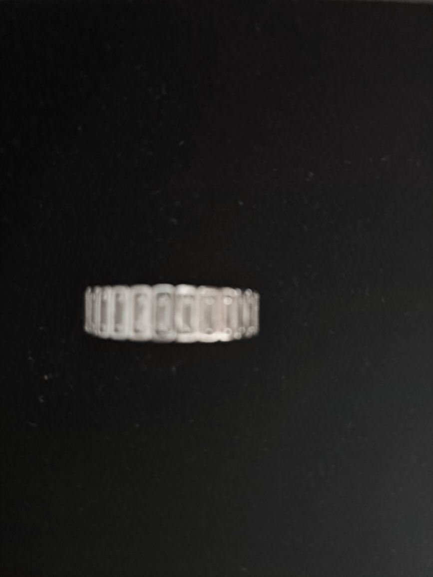 Aliança em prata com zirconias brancas