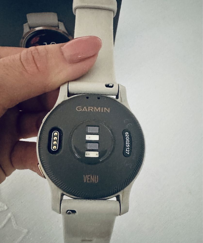 Smartwatche Garmin Venu - piaskowo złoty