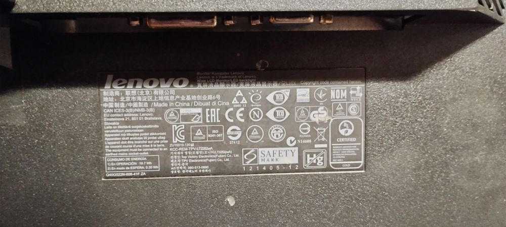 OKAZJA Bardzo funkcjonalny Monitor LENOVO z kablami