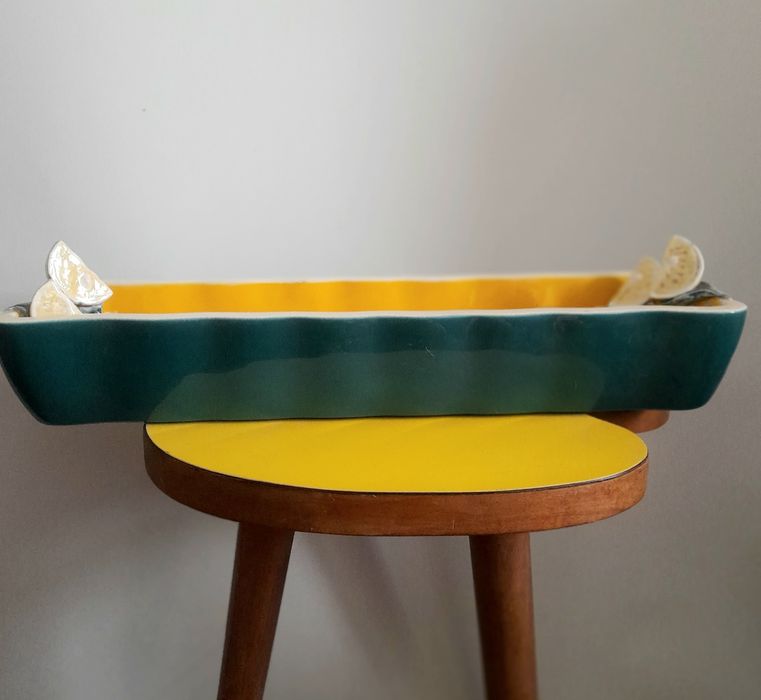 Recipiente rectangular em cerâmica vintage  com aplicações