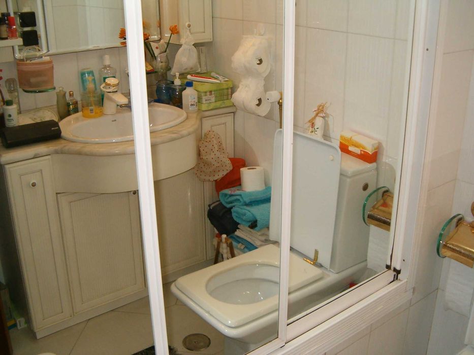 resguardo de banheiro, portas de correr com espelhos