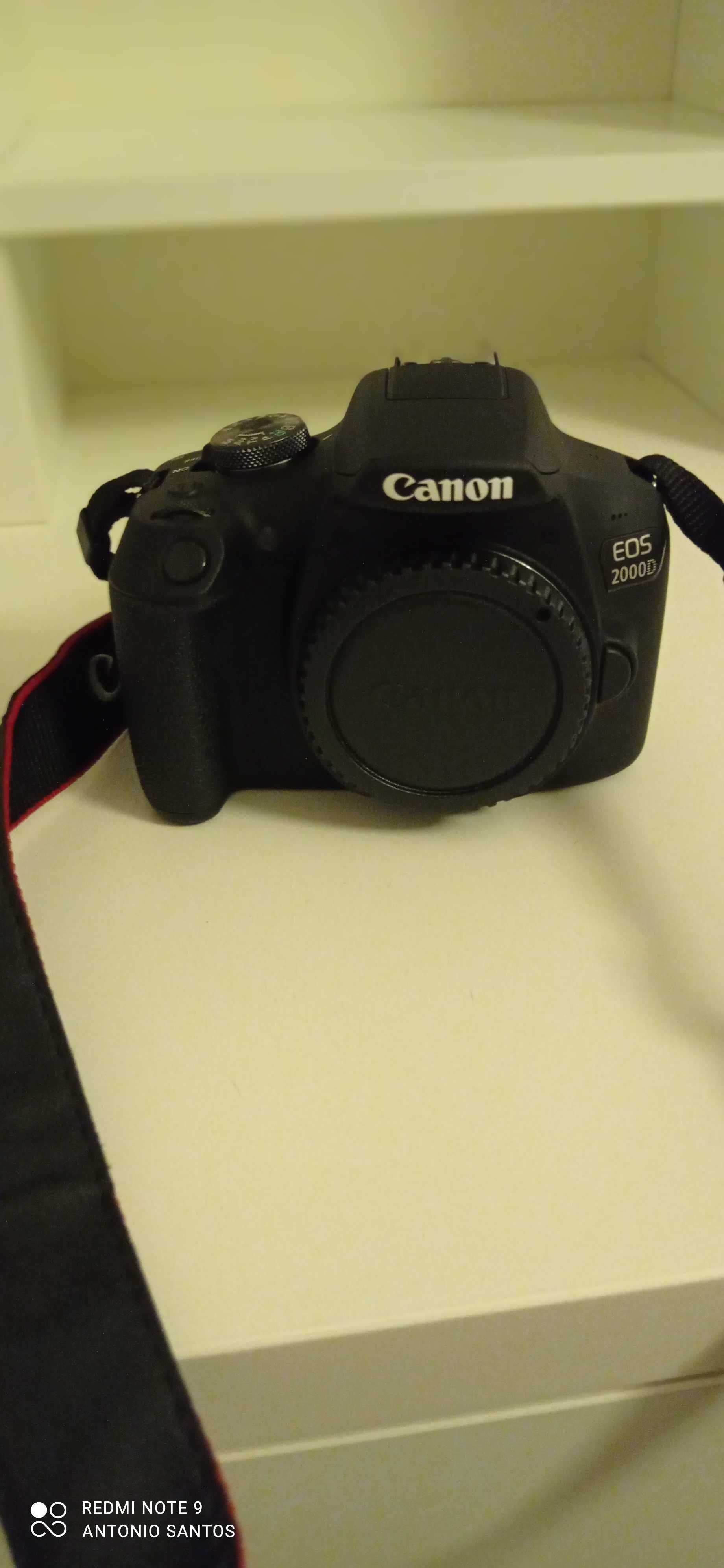 Máquina fotográfica canon 2000D