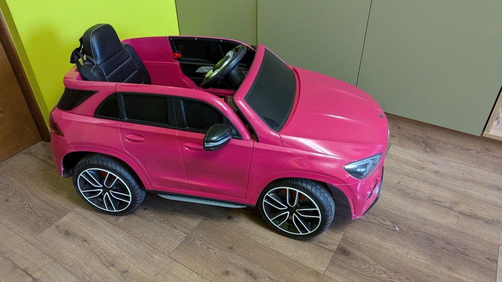 Дитячий електромобіль Mercedes GLE рожевий