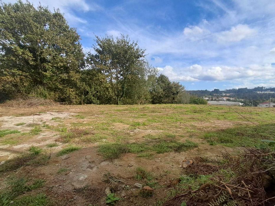 terreno urbano vedado e semi murado