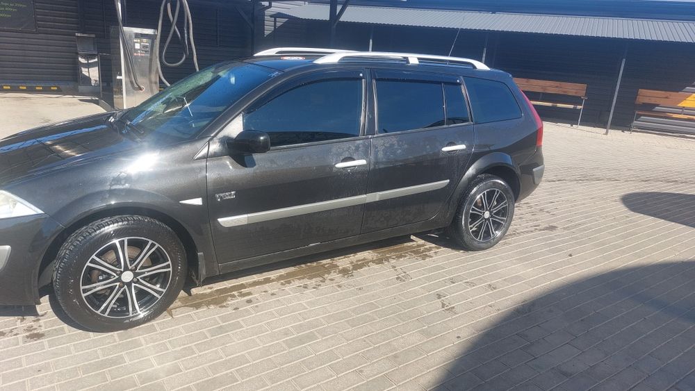 АвтомобільРено меган2