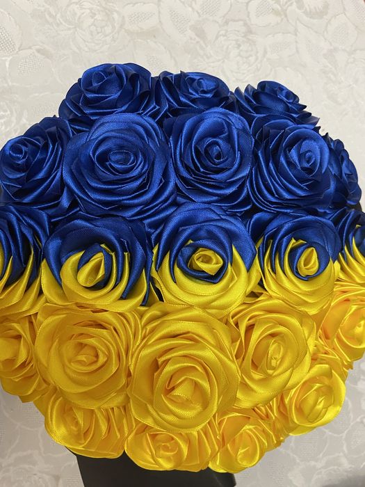 Рози з атласної стрічки