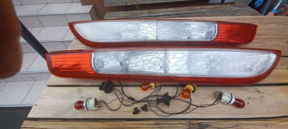 Ford Focus mk2 lift Oświetlenie tylne komplet.