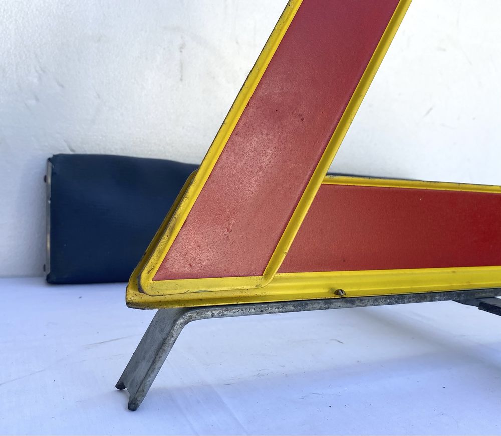 Triângulo sinalização antigo DGTT viaturas clássicos