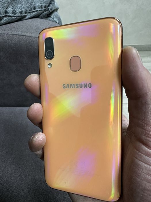 Samsung Galaxy A40 4/64 ГБ