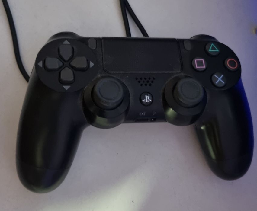 Ps4 500gb com acessórios