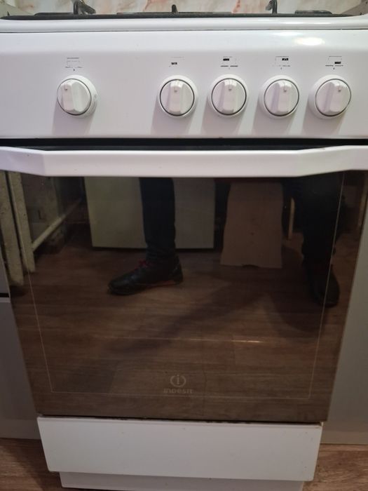 Продам газову плиту.