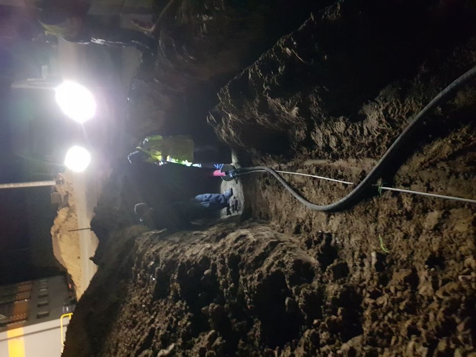 Przeciski pneumatyczne, usługi kretem, wbijanie rur stalowych.