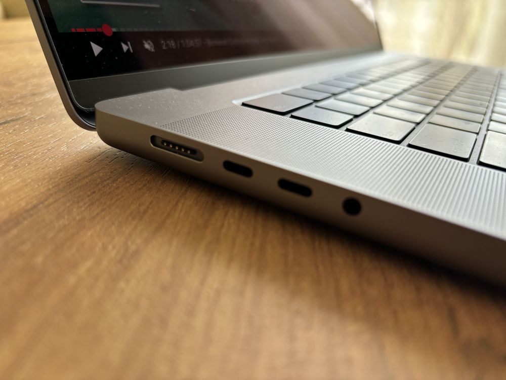 Продам ноутбук Apple MacBook Pro M1 Max
