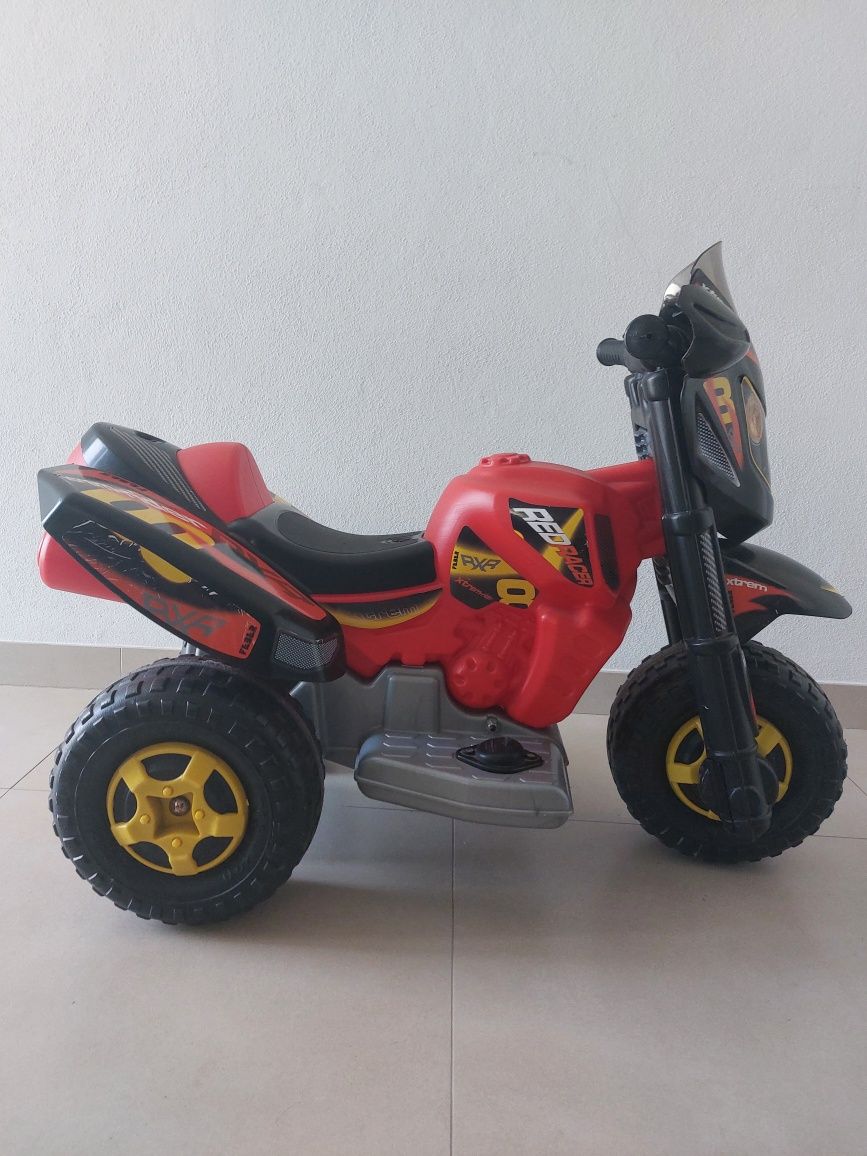 Moto eléctrica criança