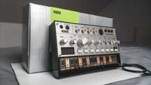 Analogowy syntezator polifoniczny Korg Volca Bass stan idealny