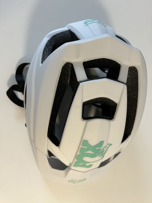 Kask rowerowy Firmy Shot oklejony na FOX MTB rozm. M