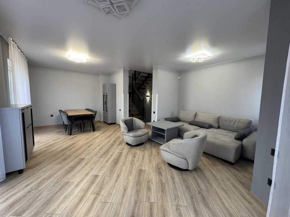 Здам будинок з гаражем перша здача