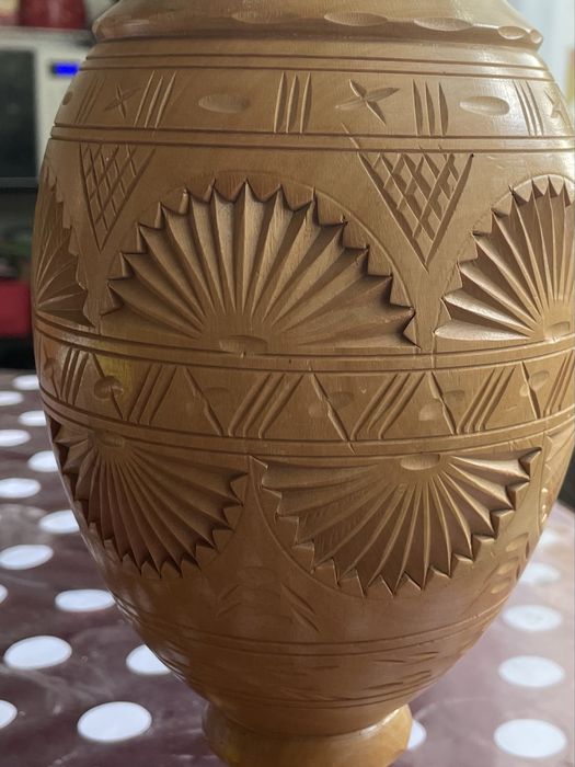 Деревяна ваза ручноі роботи. Матеріал липа.