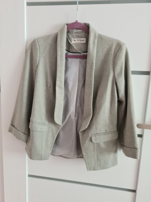 Krótsza marynarka rozmiar S