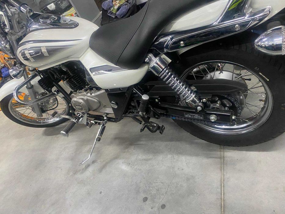Bajaj Avenger strit cruiser 220 новий