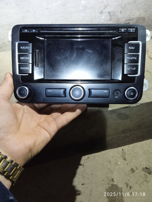 Штатна магнітола volkswagen golf v