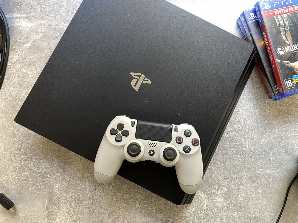 Продаю Playstation 4 pro
