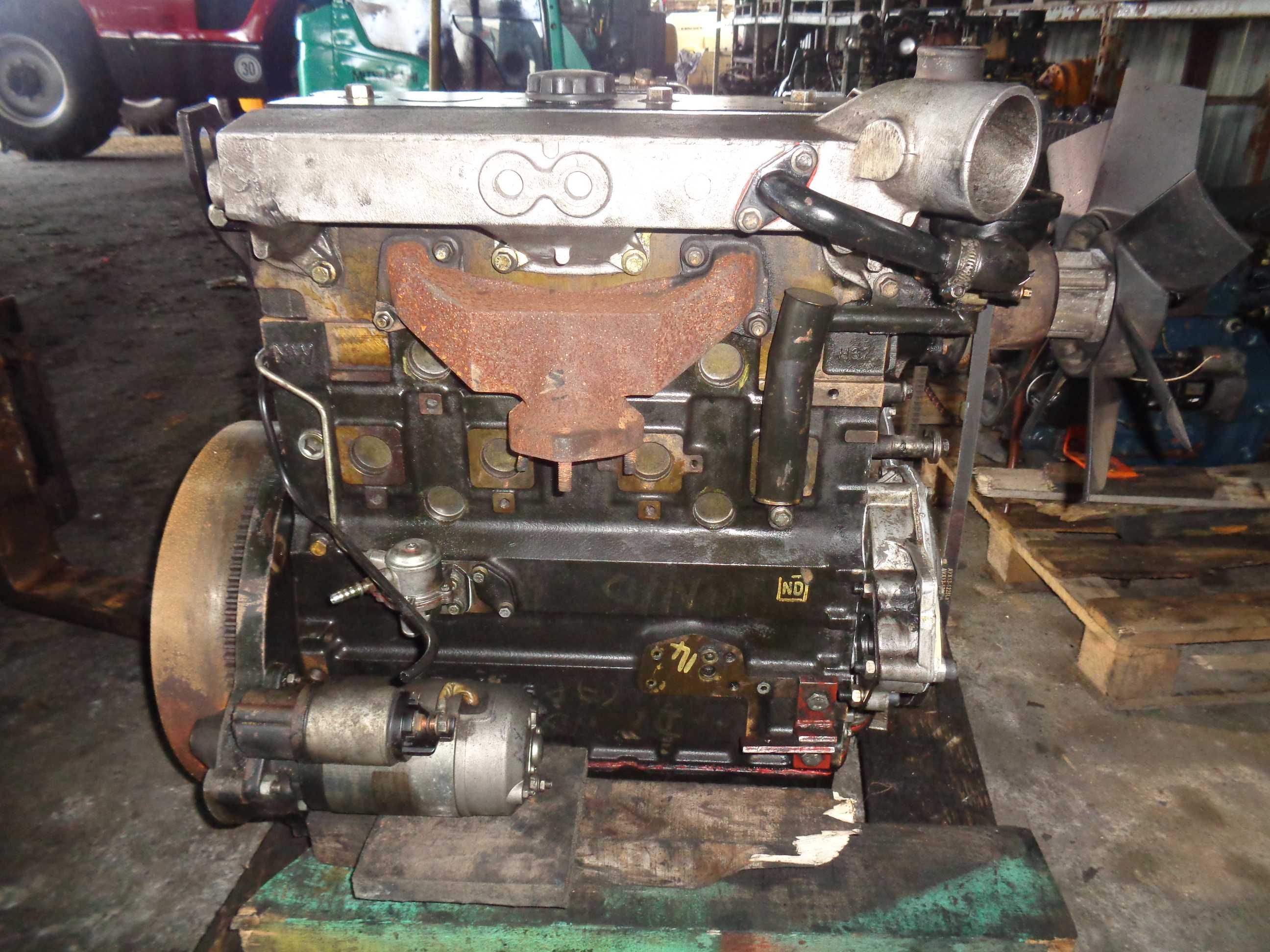 Silnik PERKINS 1004-4 AG , AA koparka ładowarka wózek widłowy