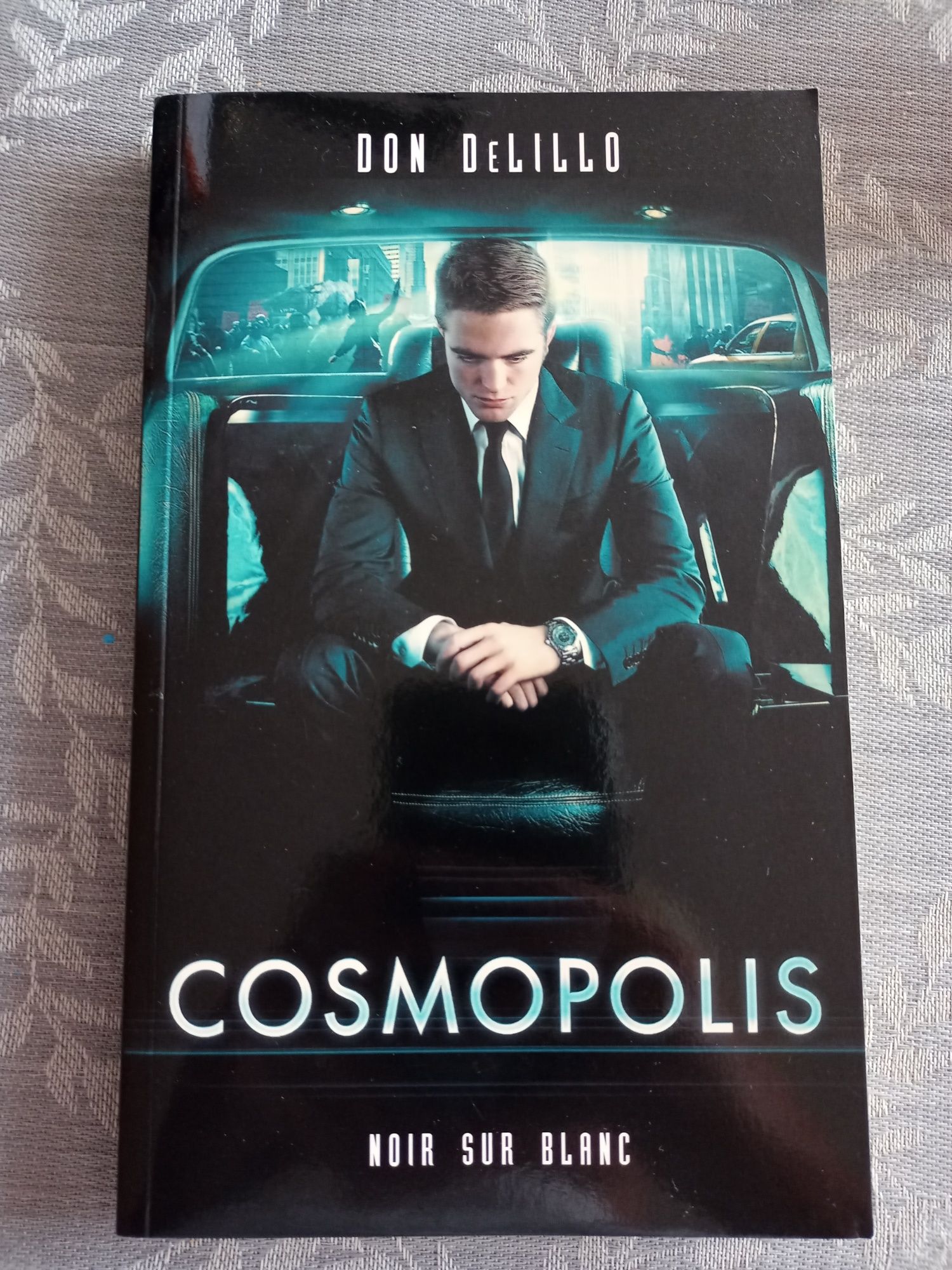 Książka - Cosmopolis.