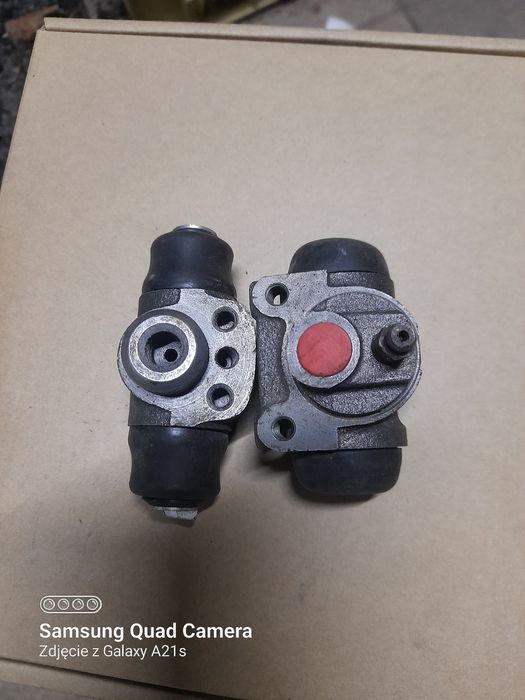 Dwa nowe tłoczki hydrauliczne cylinderki