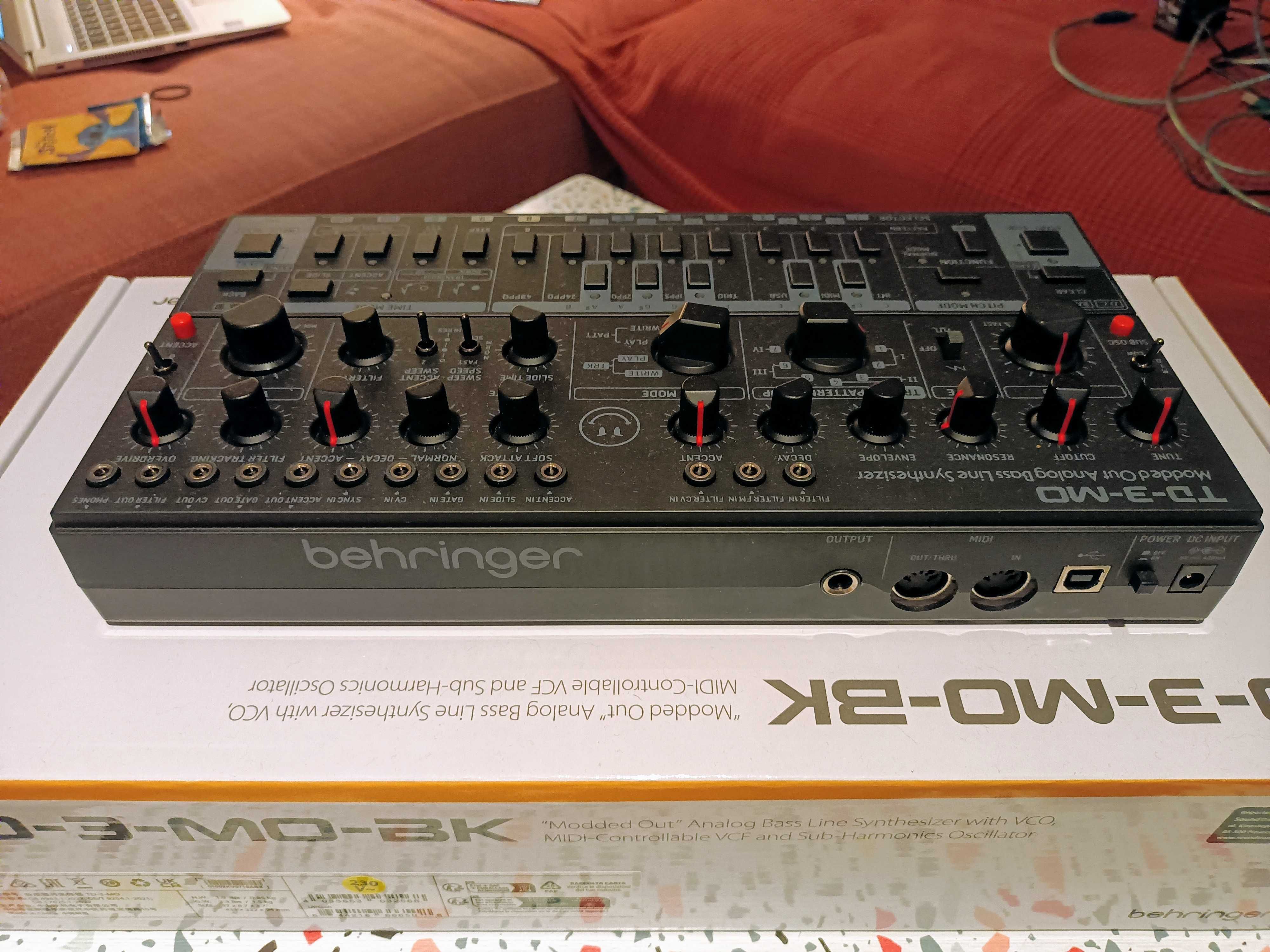 BEHRINGER TD-3-MO-BK - Syntezator analogowy linii basowych