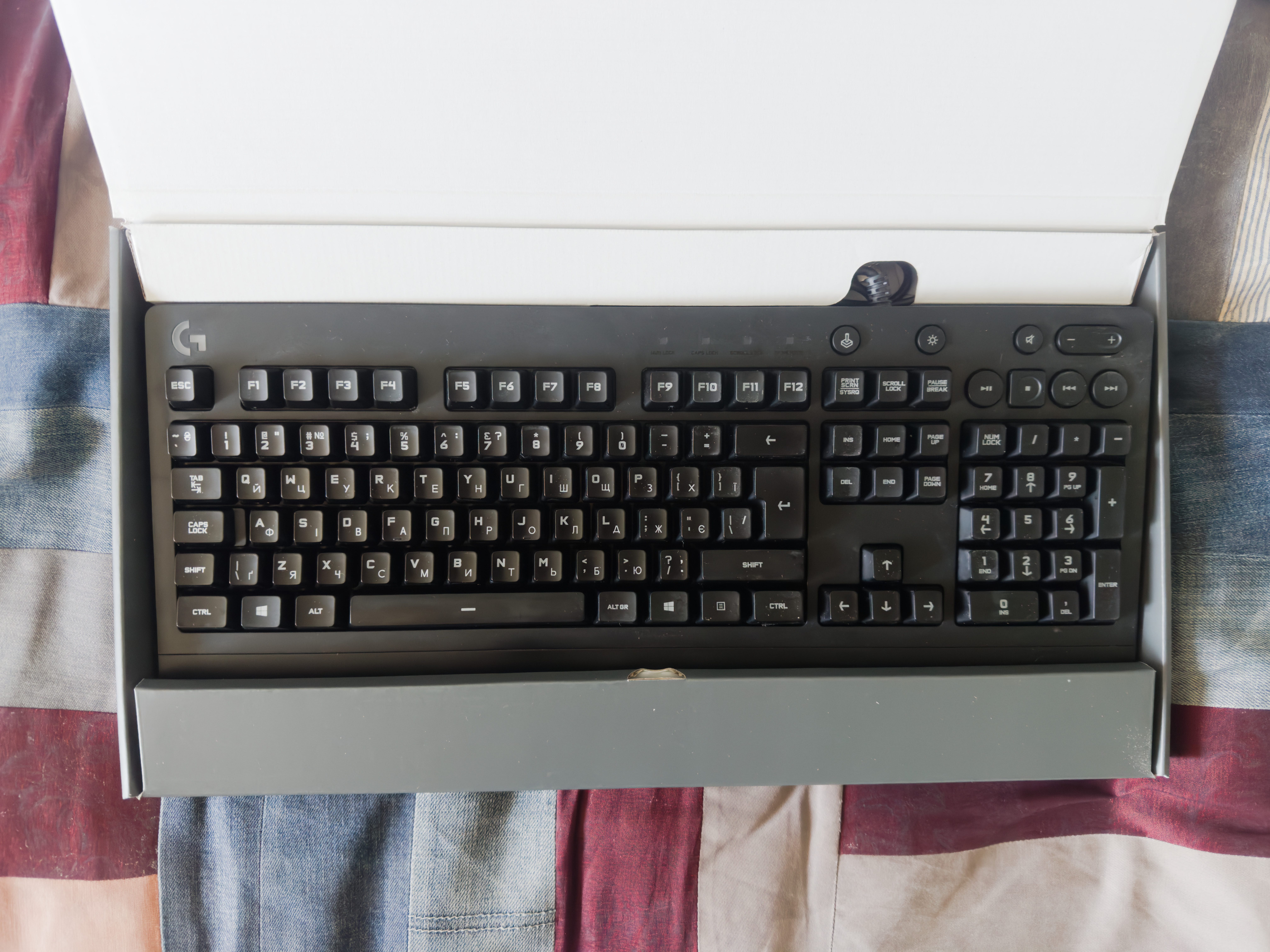 Клавиатура Logitech G213