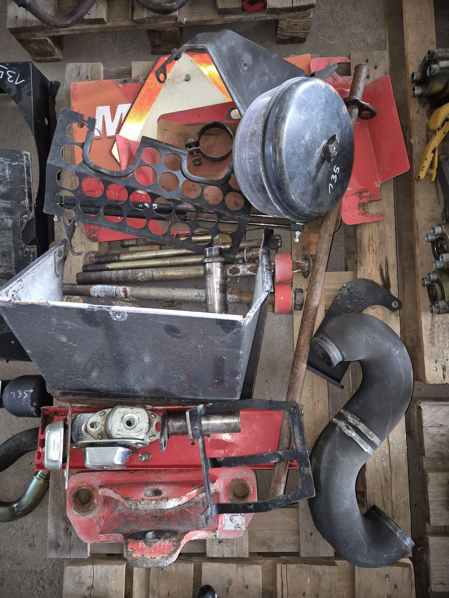 Osłona, kominek, części ładowarka Manitou Mlt 731