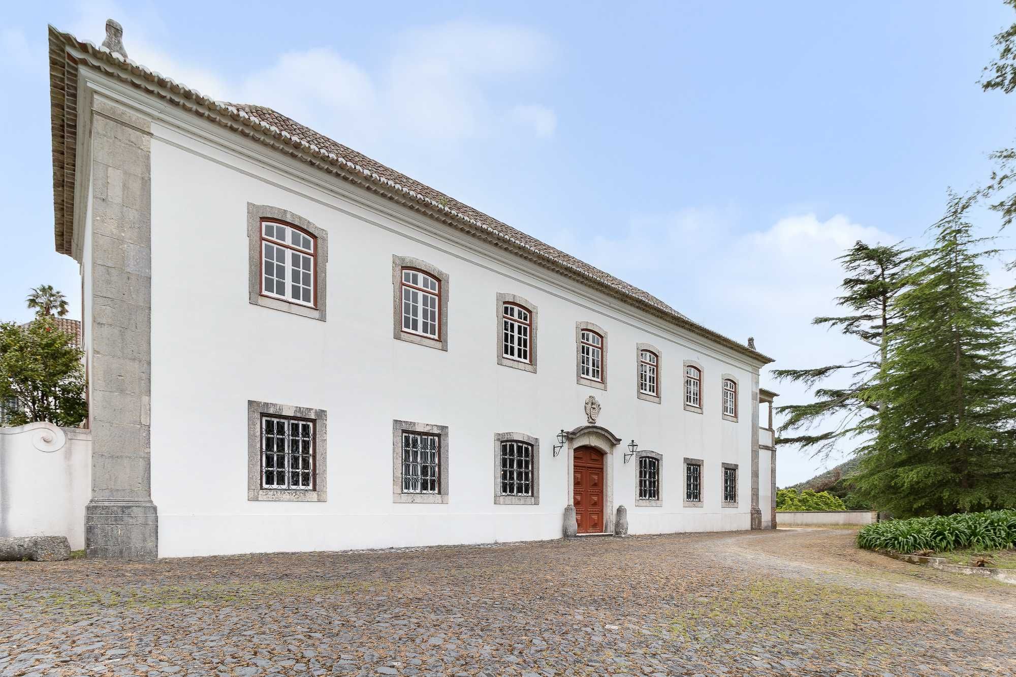 MAGNÍFICA CASA SENHORIAL inserida em quinta com 120ha