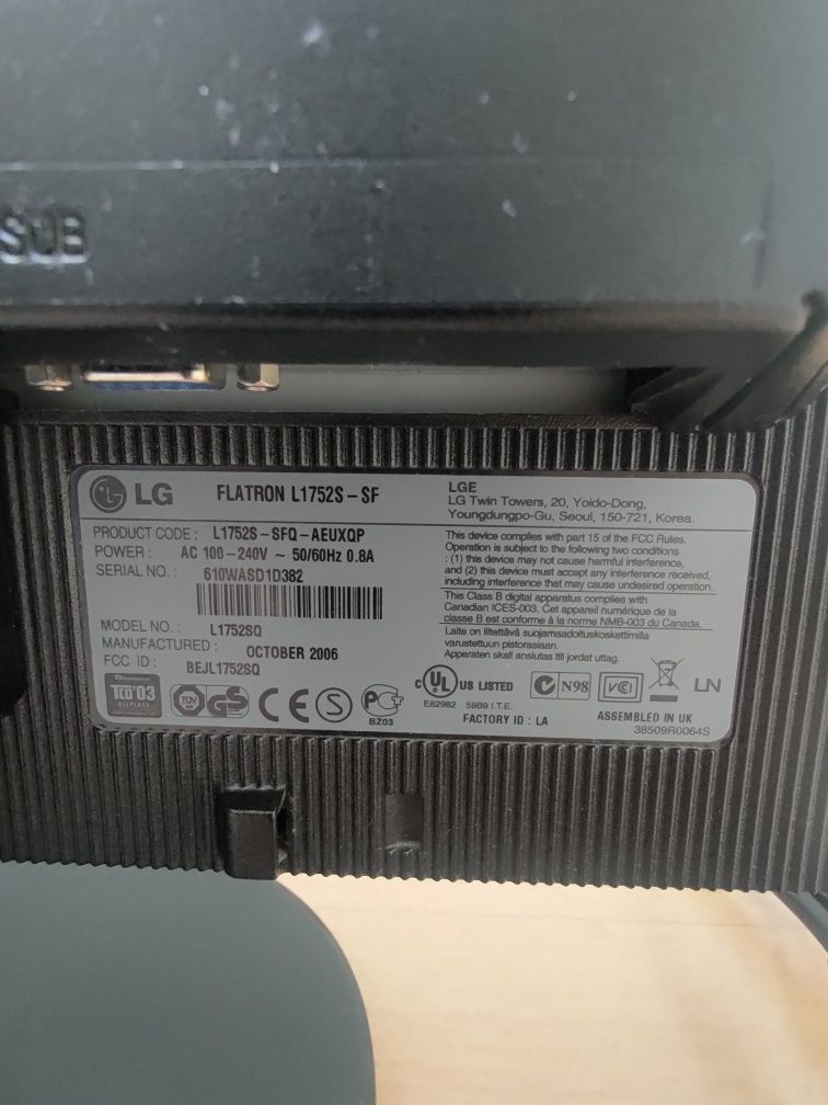 Monitor 17" LG Flatron L1752S - SF + przewody