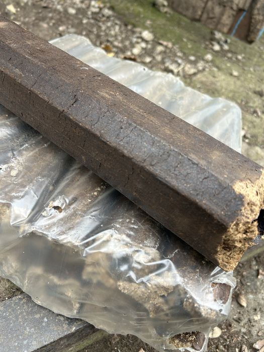 Паливні брикети з тирси,і є з соняшника гарної якості.