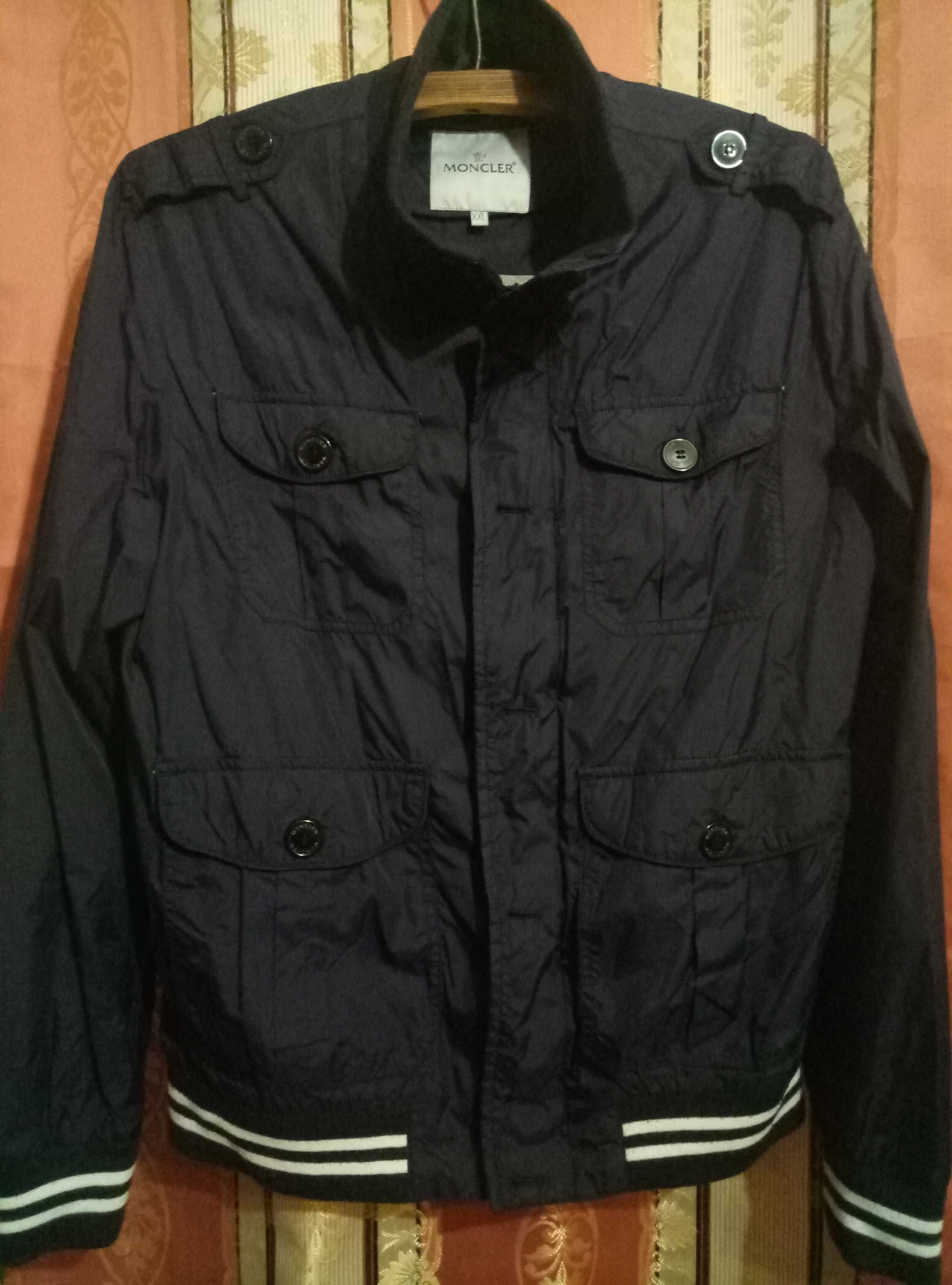 Хорошая мужск куртка - Moncler. Новая. Скидка 45%.  Монклер.