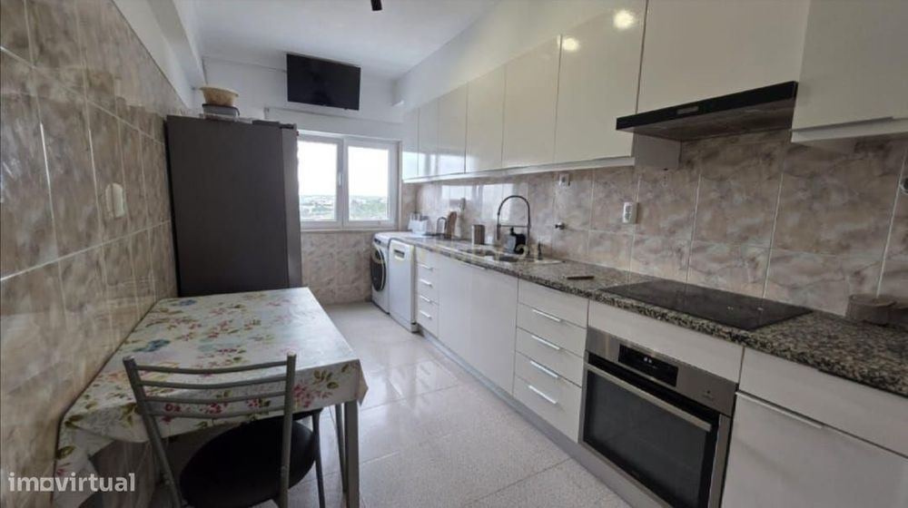 Apartamento T2 Renovado com parqueamento 2 elevadores  e  Vista Panorâ