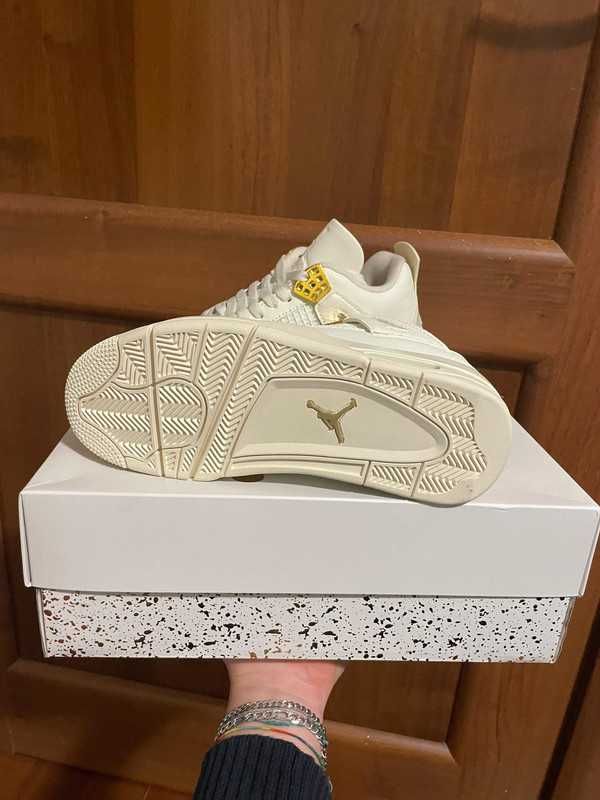 Jordan 4 Retro Metaliczny Złoty Rozmiar 42