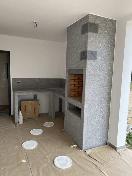 Churrrasqueira em granito cinza amaciado