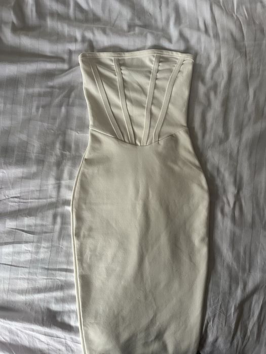 Сукня міді білого кольору