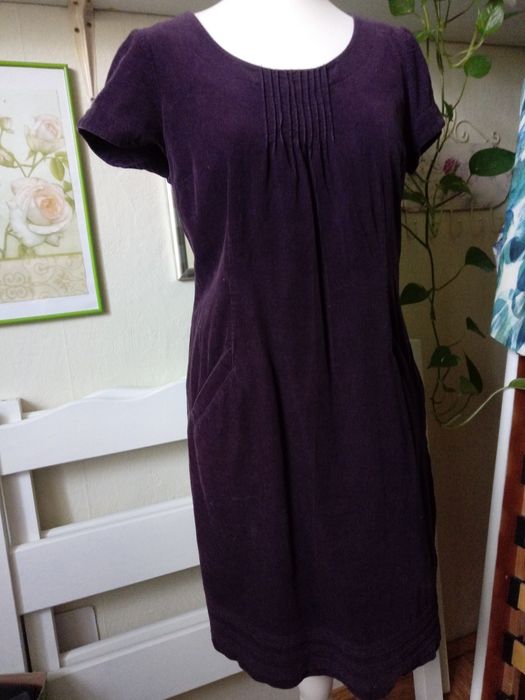 Zgrabna sukienka ze sztruksu; rozmiar L; Boden