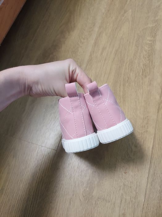 Хайтопи, кеди на дівчинку